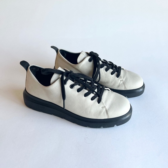 Ecco Ivory Leather Black Rubber Outsole Sneakers size 7.5 - Picture 1 of 13